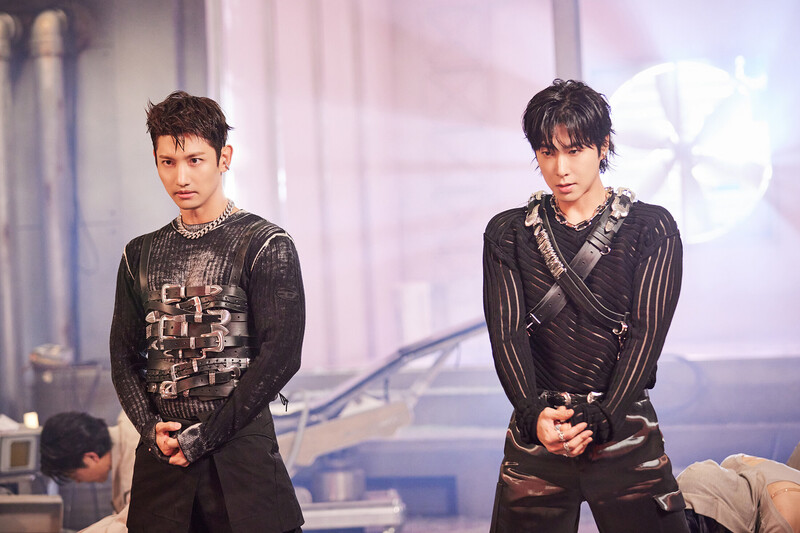 231228 - Naver - TVXQ! 20&2 Behind Photos documents 3