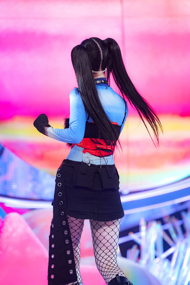 240519 aespa Karina - 'Supernova' at Inkigayo documents 1