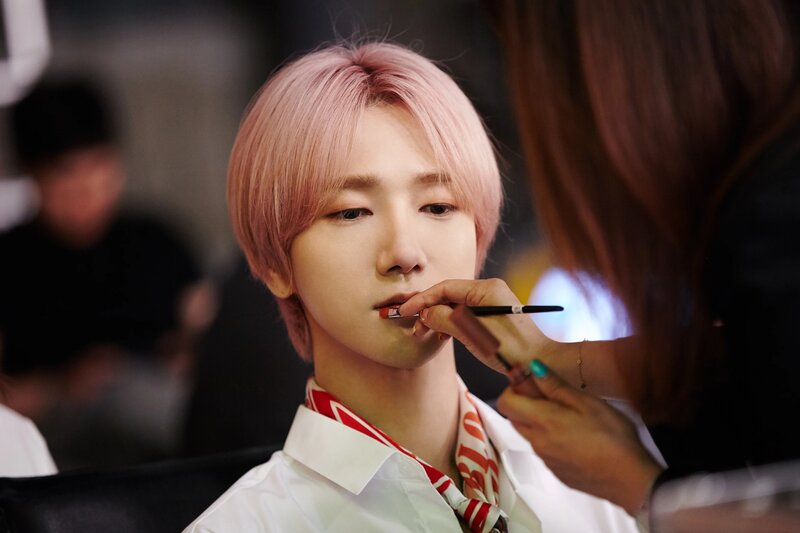 190618 SMTOWN Naver Update - Yesung's "Pink Magic" M/V Behind documents 27