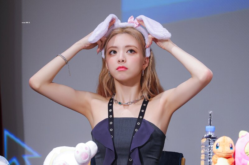 220724 ITZY Yuna - Fansign Event documents 12