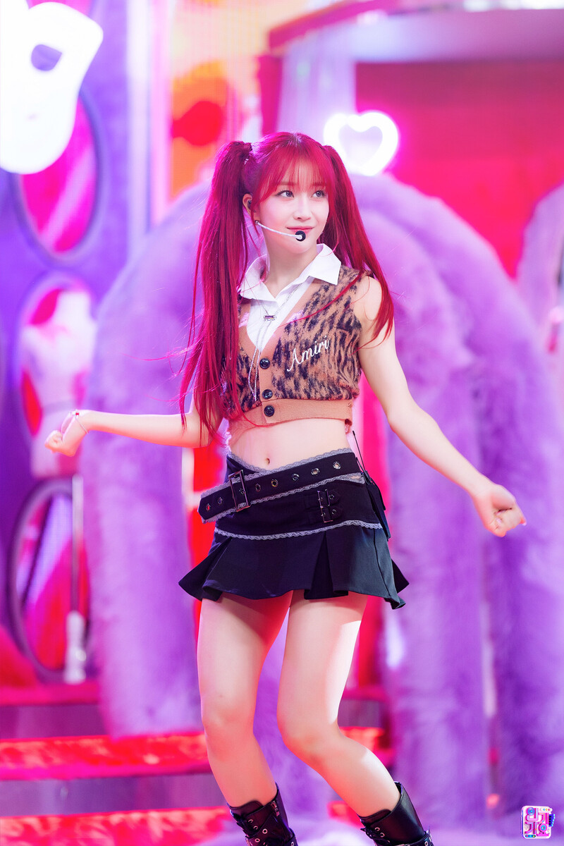 240707 STAYC Sumin - ‘Cheeky Icy Thang’ at Inkigayo documents 2