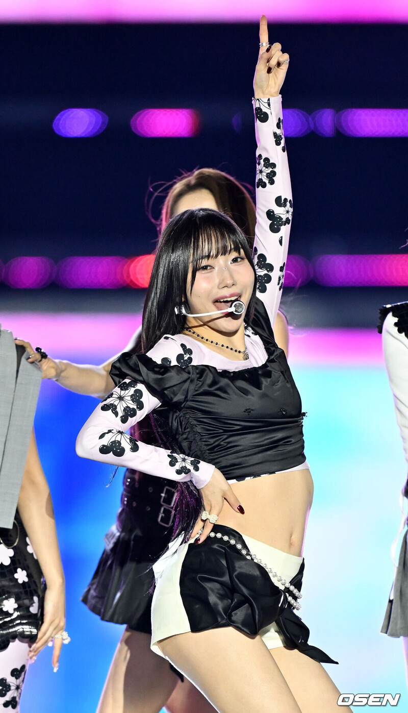 241019 Kep1er Youngeun at 30th Dream Concert 2024 documents 1