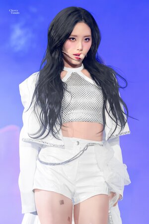 240128 fromis_9 Jiwon - 2nd Concert 'FROM NOW.' in Seoul Day 2