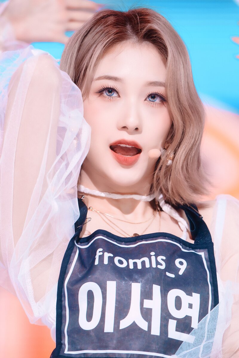 220123 fromis_9 Seoyeon - 'DM' at Inkigayo documents 13