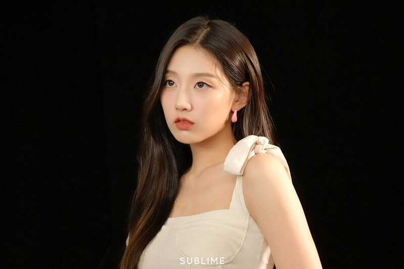 220331 Sublime Naver Post - Yein - Maps Magazine Photoshoot Behind documents 4