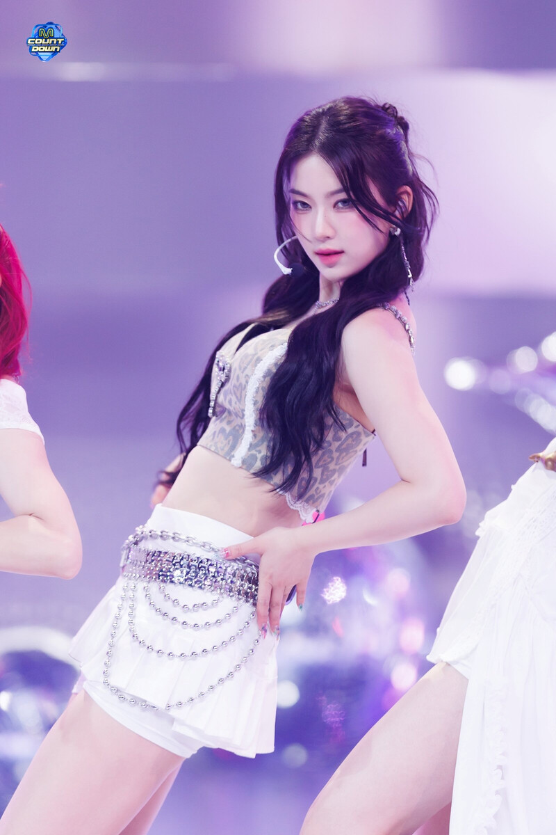240704 STAYC Isa - 'Cheeky Icy Thang' at M Countdown documents 4