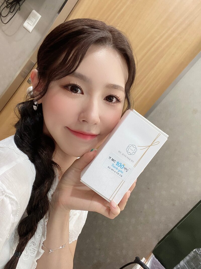 210527 (G)I-DLE Twitter Update - Miyeon documents 5
