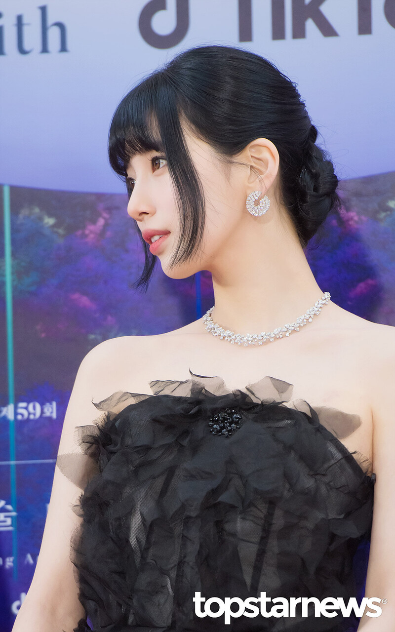 230428 Bae Suzy - 59th Baeksang Arts Awards Red Carpet documents 9