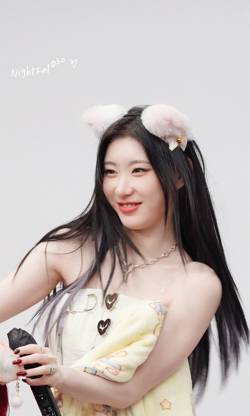240114 ITZY Chaeryeong - Soundwave Fansign Event documents 11