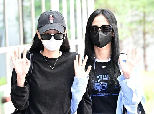 230731 BLACKPINK Jennie and Jisoo at Gimpo International Airport | kpopping