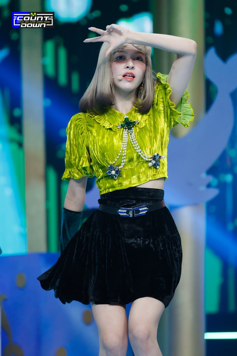 220922 NMIXX Lily - 'DICE' & 'COOL (Your rainbow)' at M COUNTDOWN documents 2