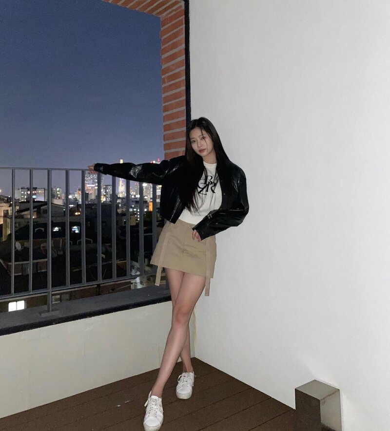 221028 Kim Minju Instagram Update documents 4