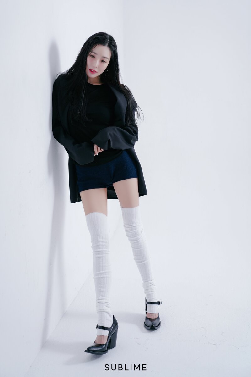 230308 SUBLIME Naver Post - Tiffany Young - Harper's Photoshoot Behind documents 3