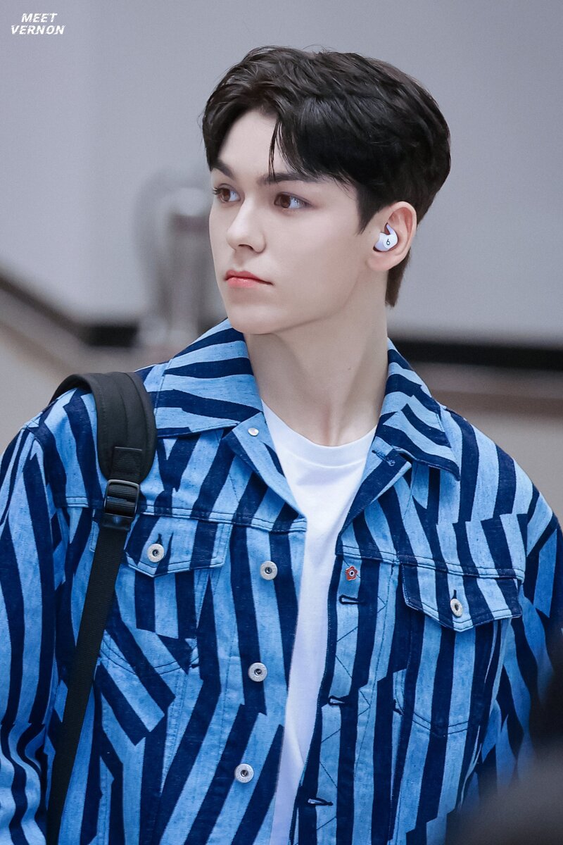230817 Vernon at the Gimpo International Airport documents 1