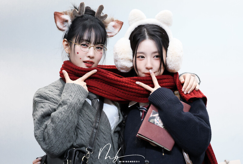 241222 (G)I-DLE Minnie & Miyeon -  at Everline Fansign event documents 2