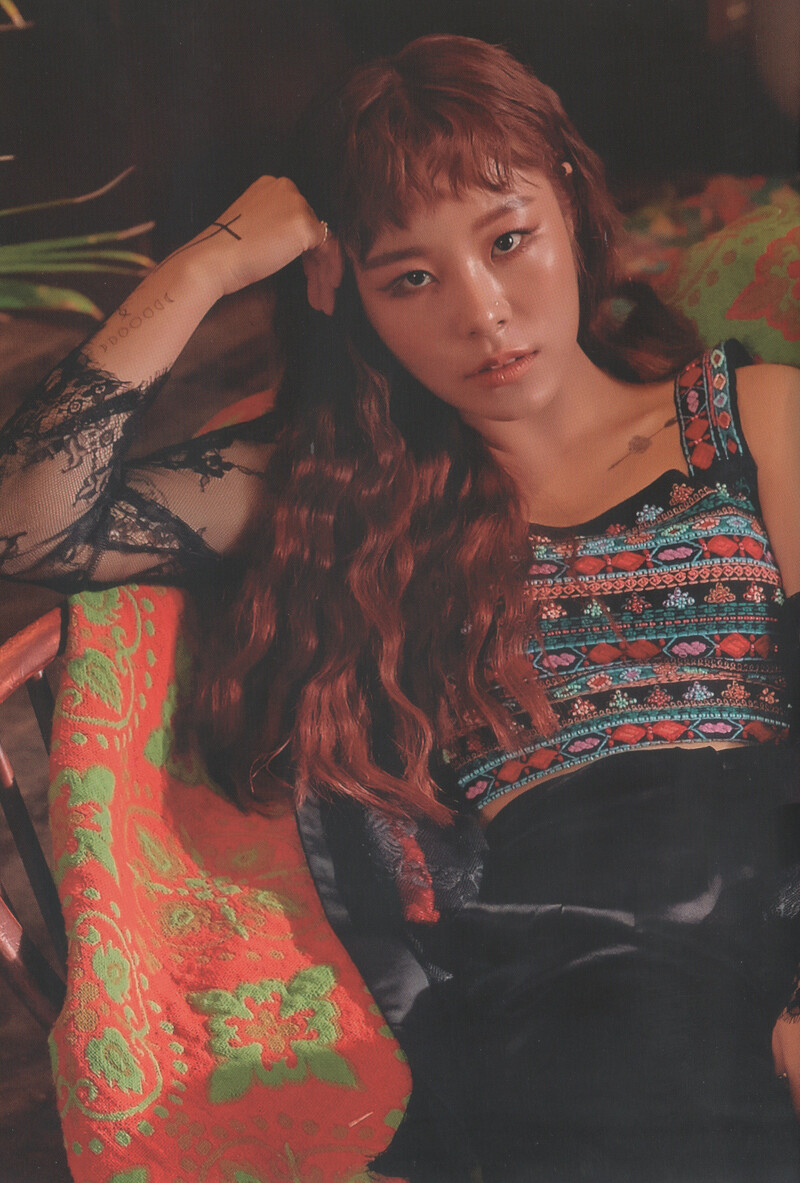 MAMAMOO 7th Mini Album 'Red Moon' [SCANS] documents 2