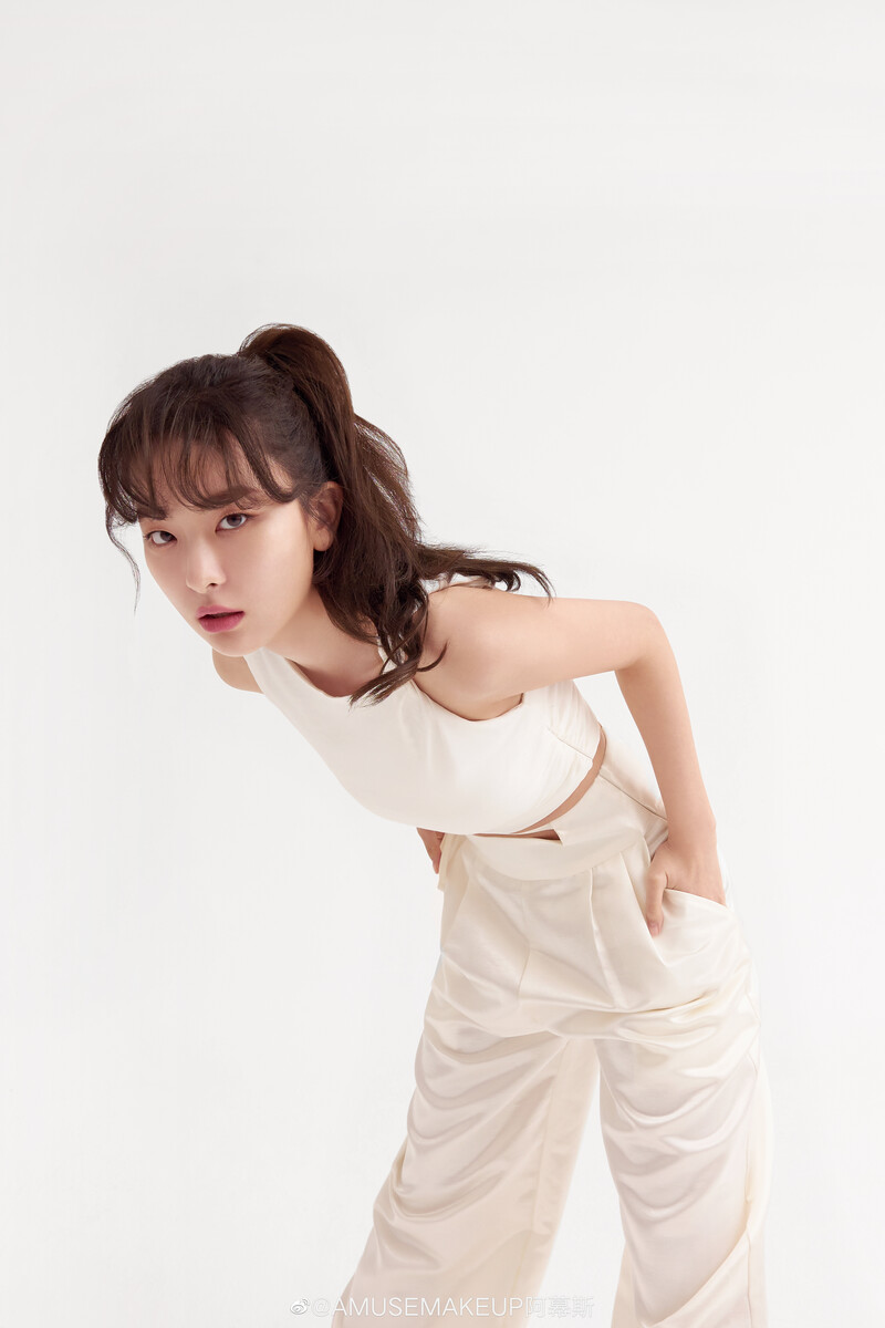 Red Velvet Seulgi for AMUSE 'Eye Vegan Sheer Palette' documents 4