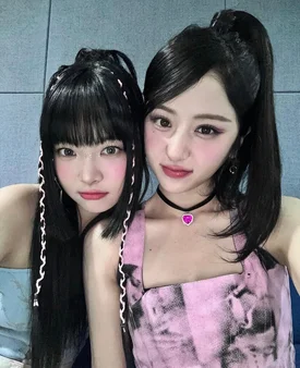 230521 LE SSERAFIM Eunchae Instagram Update with Huh Yunjin & Sakura