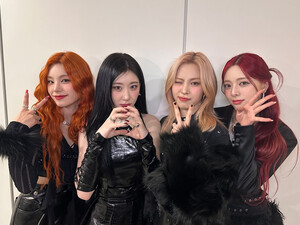 240101 - ITZY Twitter Update - 2024 HAPPY NEW YEAR from ITZY