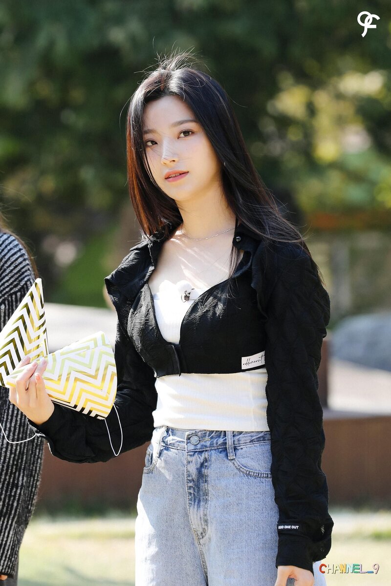 220105 fromis_9 Weverse Update - <CHANNEL_9> EP19-20 Behind Photo Sketch documents 8
