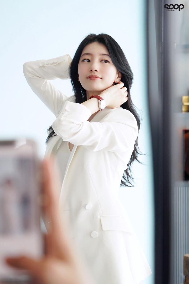 220812 SOOP Naver Post - Bae Suzy - Longines Photoshoot Behind documents 23