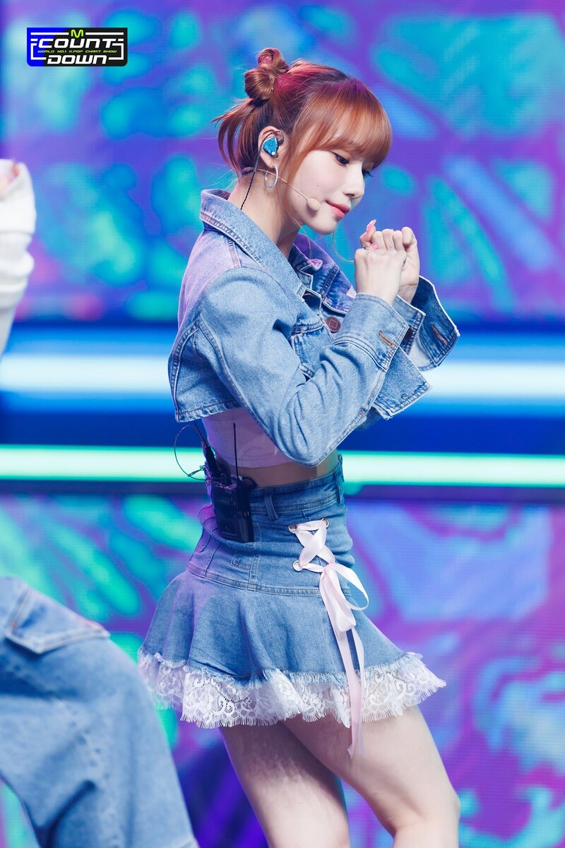 230420 Kep1er Youngeun 'Giddy' at M Countdown documents 3