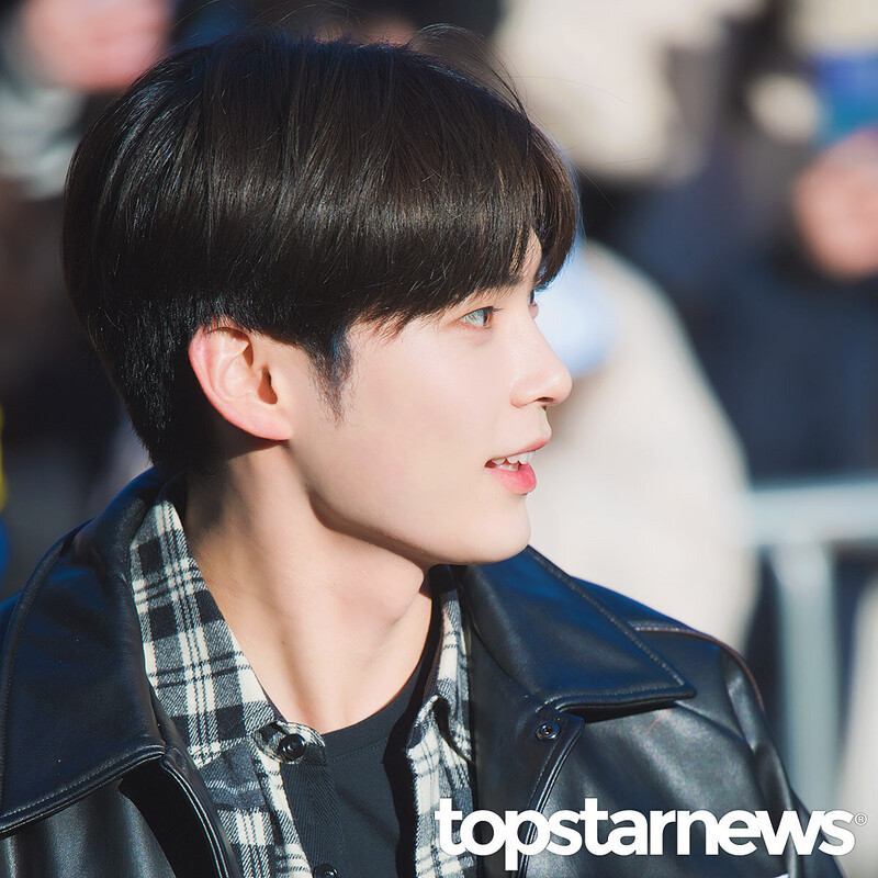 231110 ZEROBASEONE Hanbin - Music Bank Commute documents 4