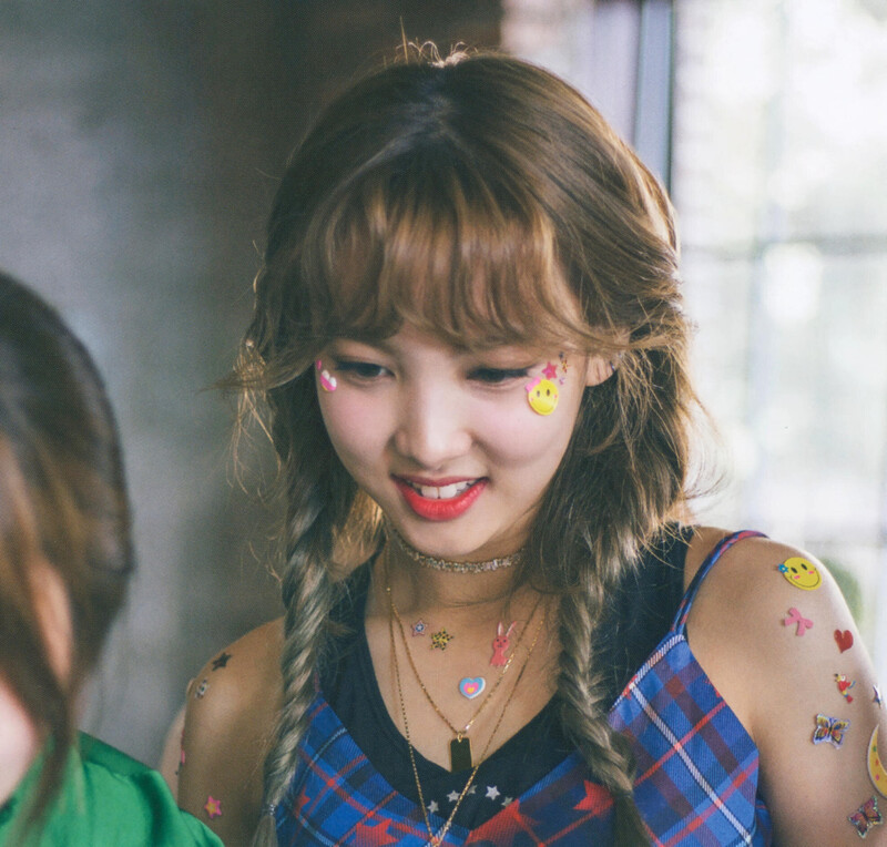 TWICE Monograph 'Twicetagram' Scans documents 16