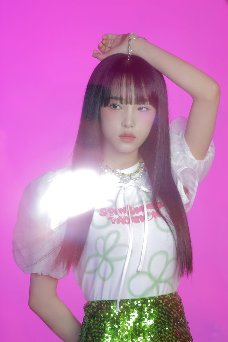 220629 Yuehua Naver Post - Yena - Cosmopolitan July Issue Behind documents 2