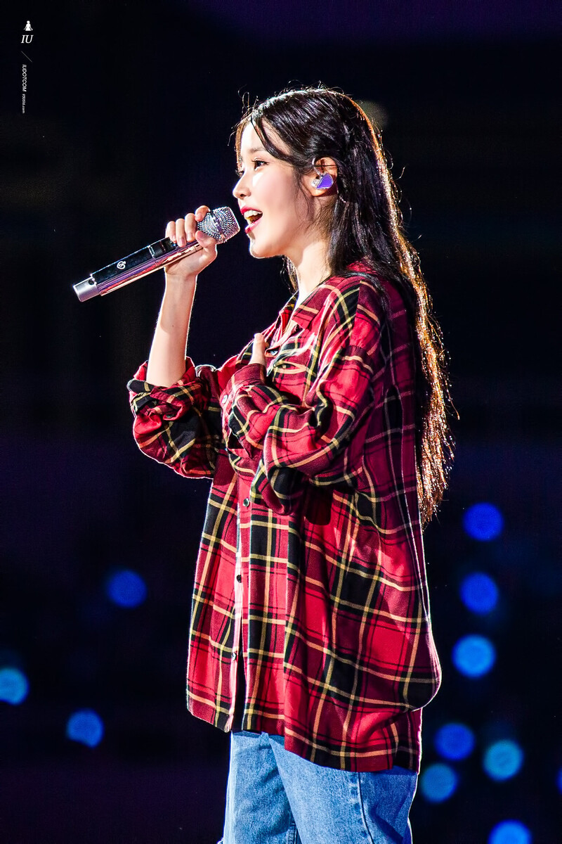 220918 IU - 'The Golden Hour' Concert documents 11