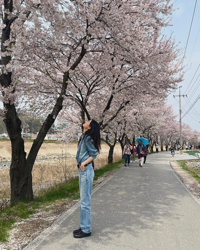 240411 Doyeon Instagram update documents 1