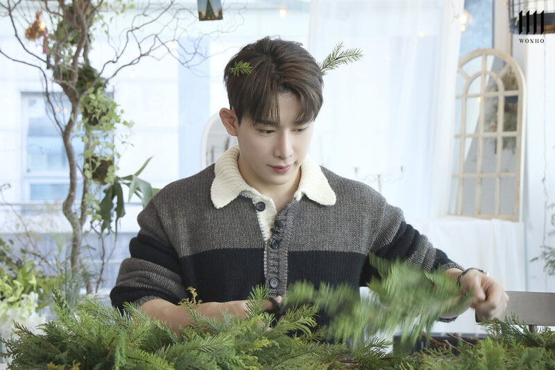 Wonho - Christmas Special Behind Photos documents 6