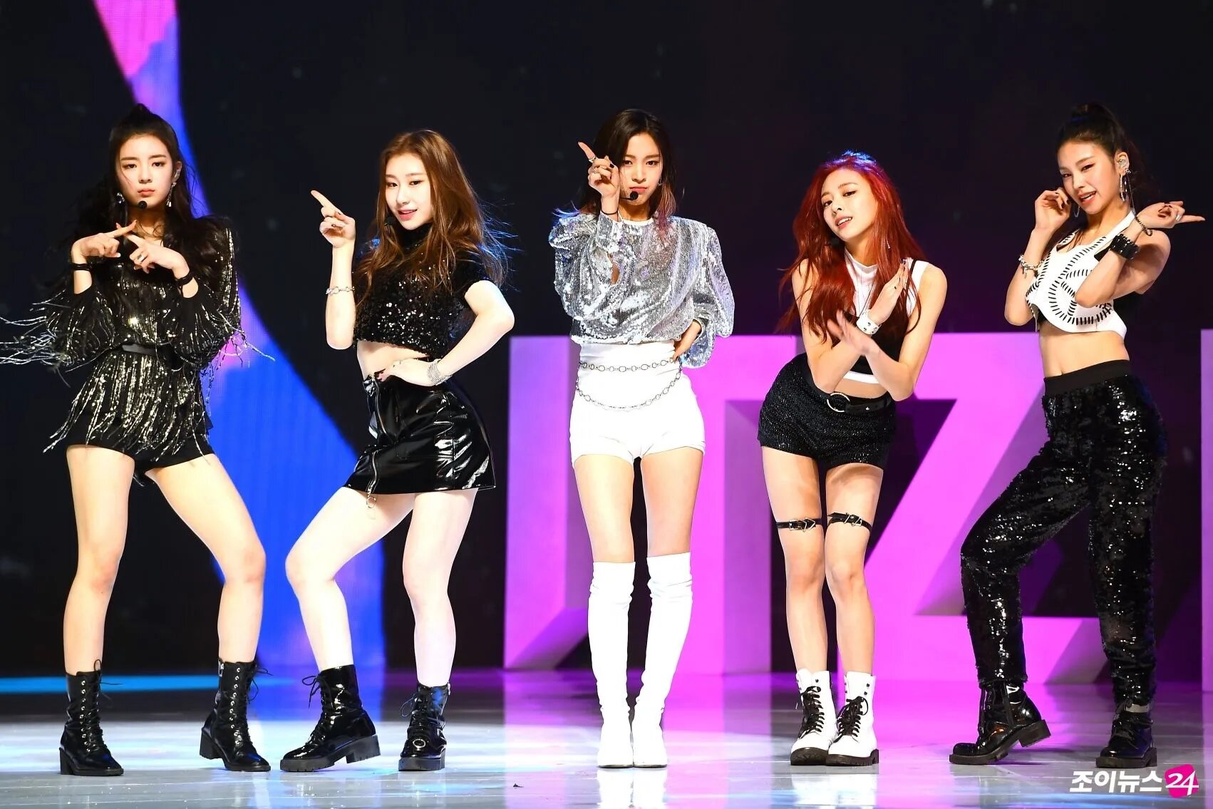February 12, 2019 ITZY 'IT'z Different' Debut Showcase | Kpopping