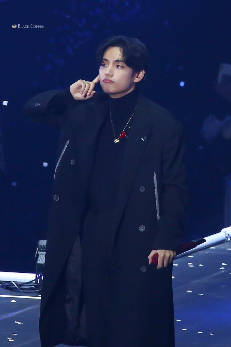 221008 BTS V at The Fact Music Awards 2022 documents 2