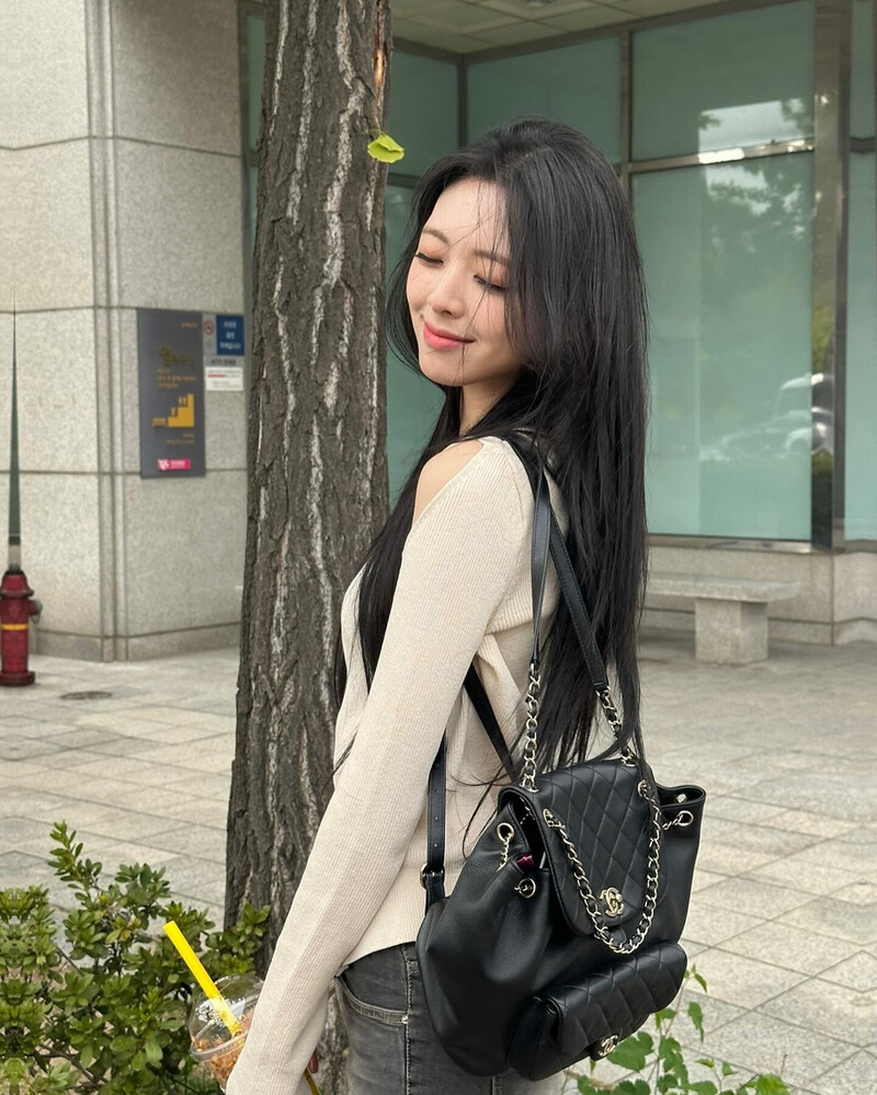 231007 - ITZY Instagram Update - YUNA documents 3