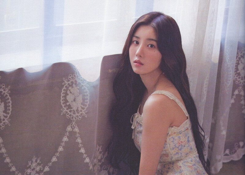 Kwon Eunbi - The First Photobook 'Silver Rain' (Scans) documents 23