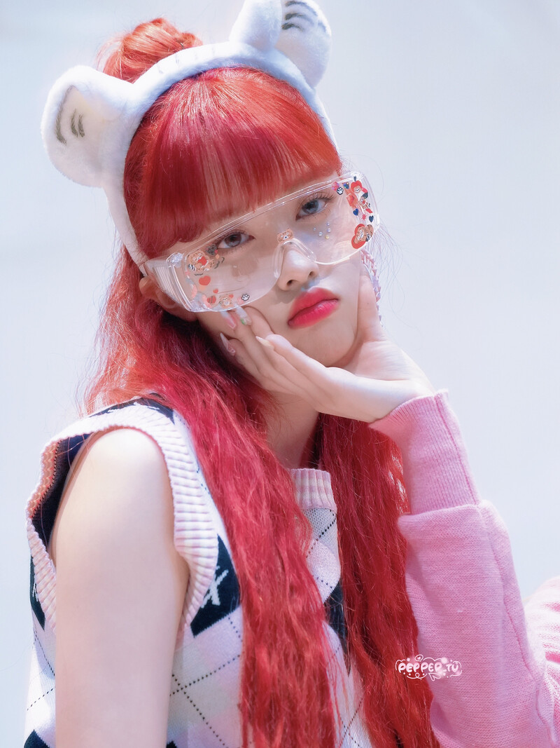 220807 STAYC Yoon at Apple Music Fansign documents 3