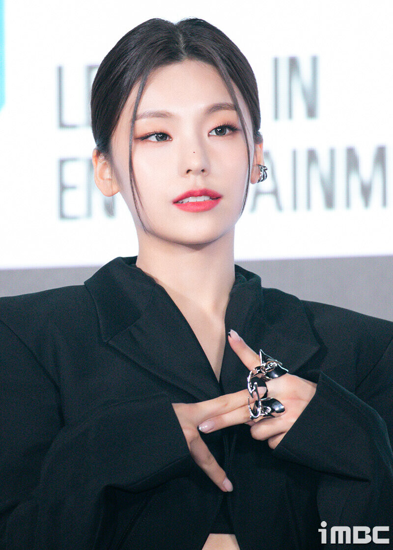 221125 ITZY Yeji 6th Mini Album 'CHESHIRE' Media Showcase documents 21