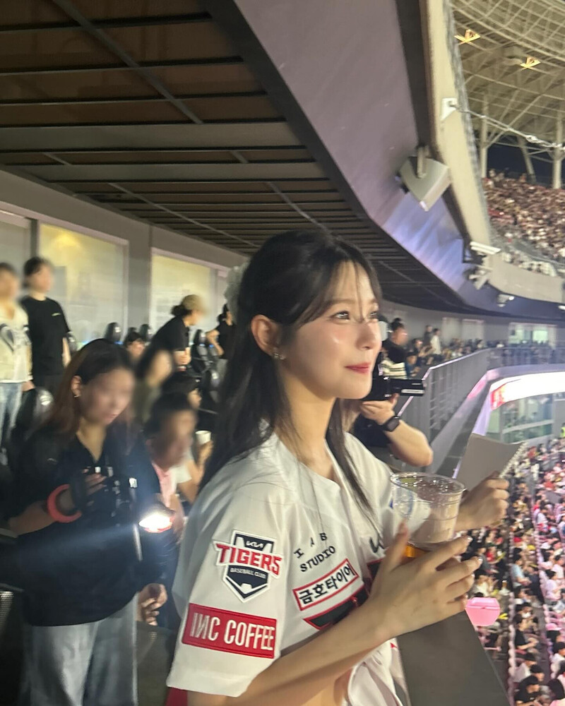 240807 fromis_9 Jiheon Instagram Update documents 4