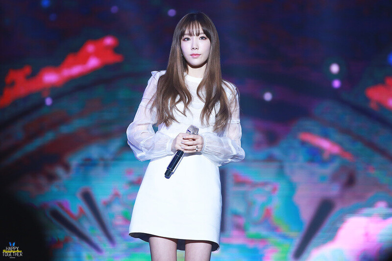 161226 Taeyeon at SBS Gayo Daejeon documents 14