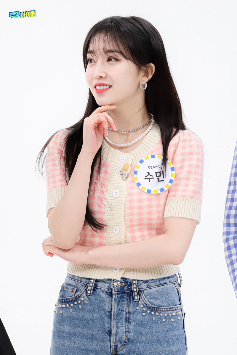 220301 MBC Naver - STAYC at Weekly Idol documents 2