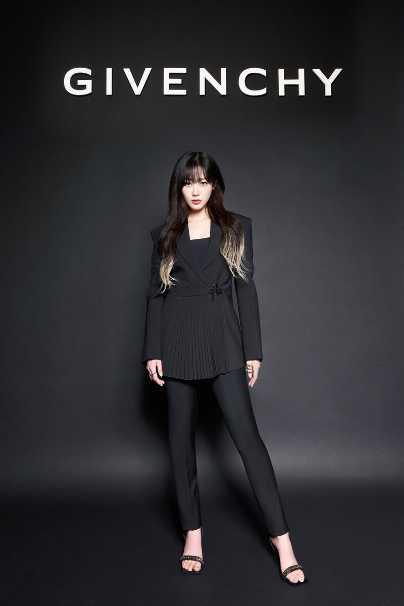 220310 aespa Twitter Update - GIVENCHY F/W 2022 Fashion Show documents 5