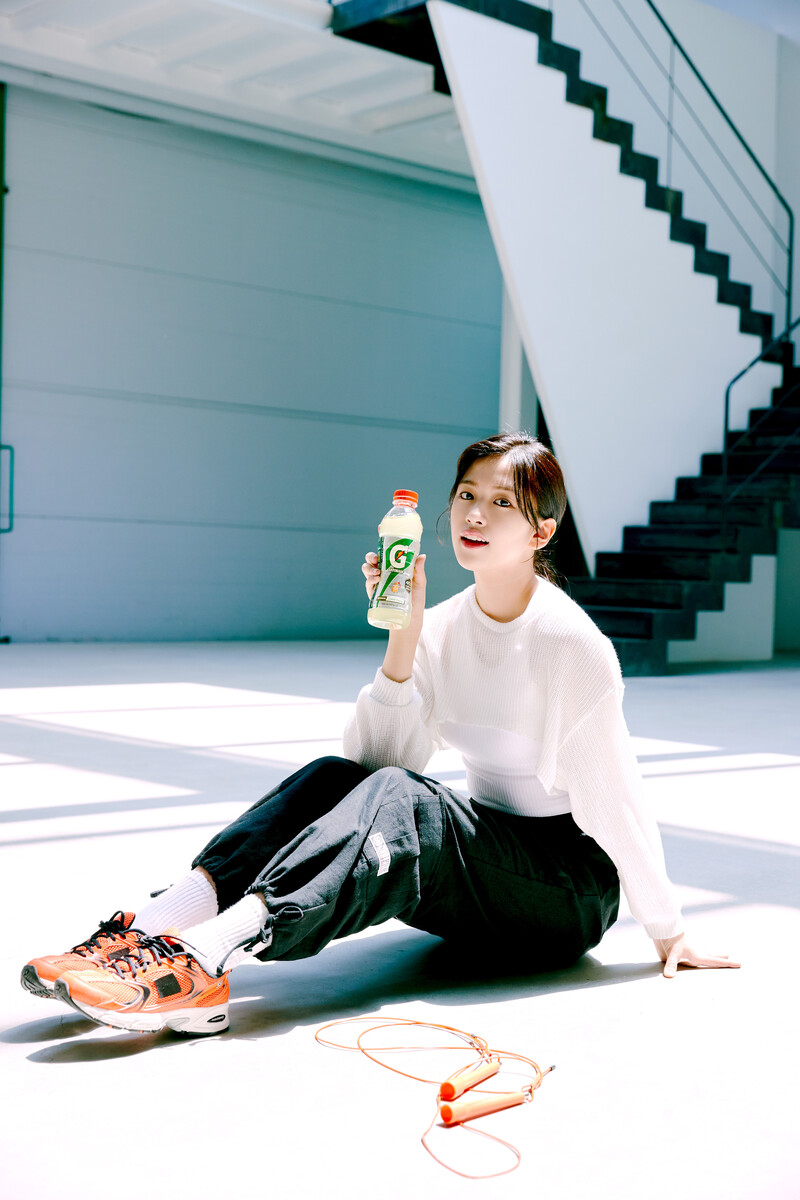 220805 Starship Naver - IVE Yujin, Kang Daniel & Kim Yuna "Move Like This' Starship x Gatorade documents 5