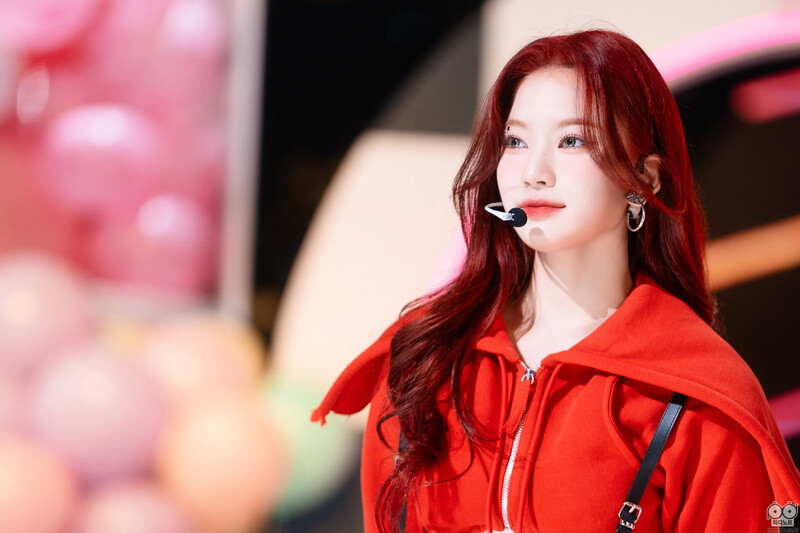 230219 STAYC Isa - 'Teddy Bear' at Inkigayo documents 1