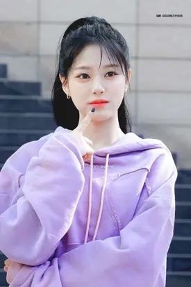 231018 Loossemble HyunJin - Mini Fanmeet