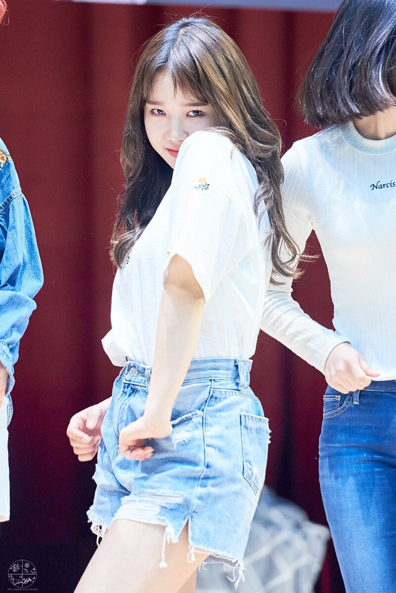 180429 Weki Meki Yoojung at Hongdae 'Lucky' Fansign documents 4