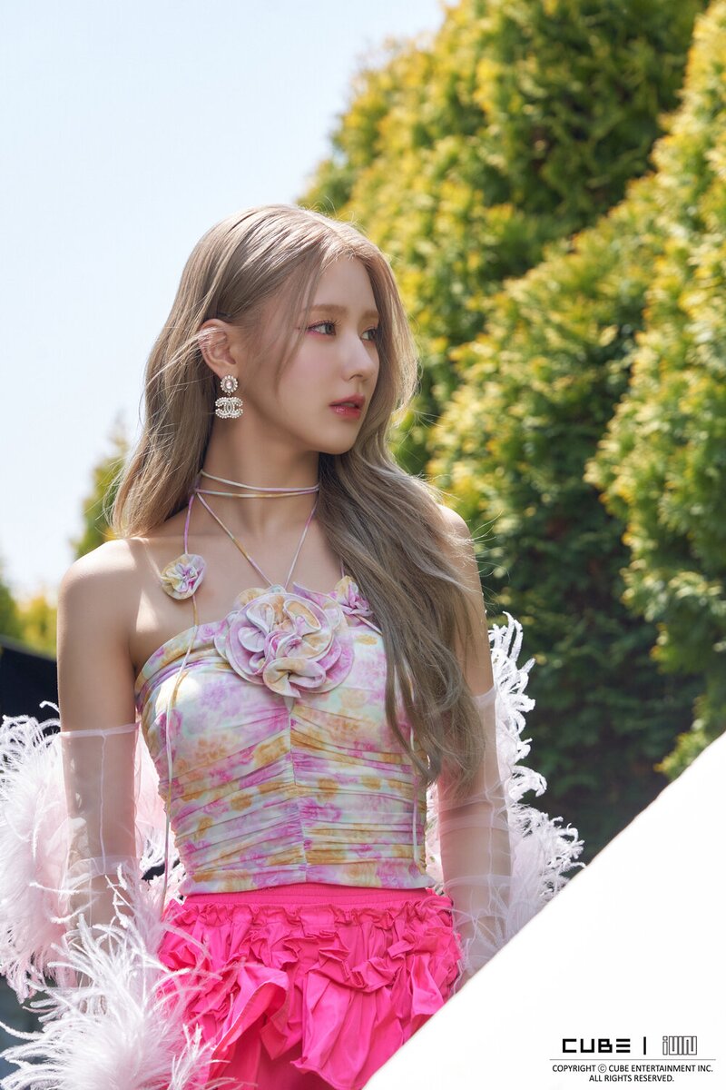 220512 Cube Entertainment Naver Update - Miyeon at 'Drive' MV Behind the Scenes documents 4