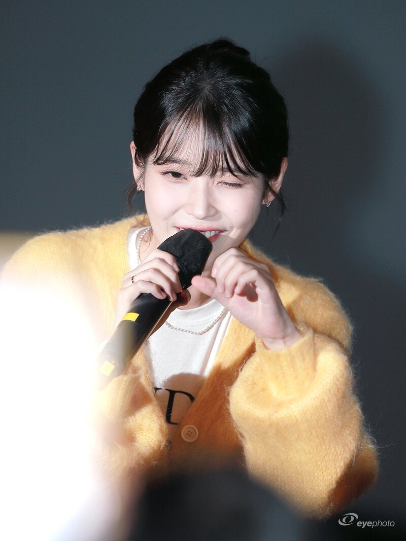 231013 IU - 'The Golden Hour' Movie Stage Greeting documents 4