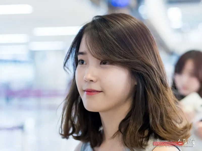 140613 김포공항 출국 아이유 직찍 by 스피넬-16.jpg