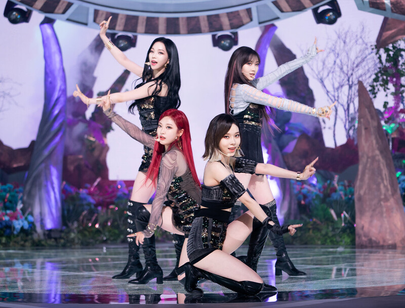 210530 aespa - 'Next Level' at Inkigayo documents 1